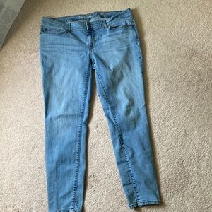 Eddie Bauer women’s denim, slightly curvy, skinny, light wash size 14